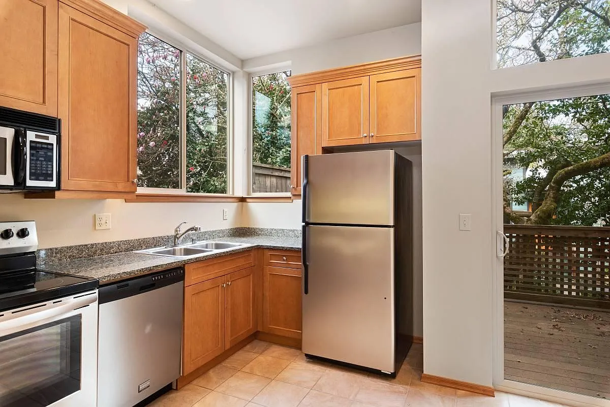2 bed, 2.5 bath, 1072 sqft, $3,195 — Photo 3