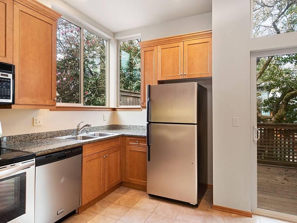 1st image of 158 Madrona Way NE