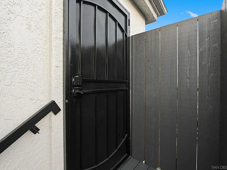 566 Guava Ave — Photo 3