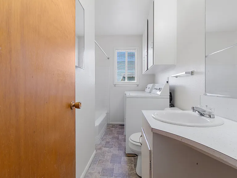 1344 Elmwood Cir — Photo 16