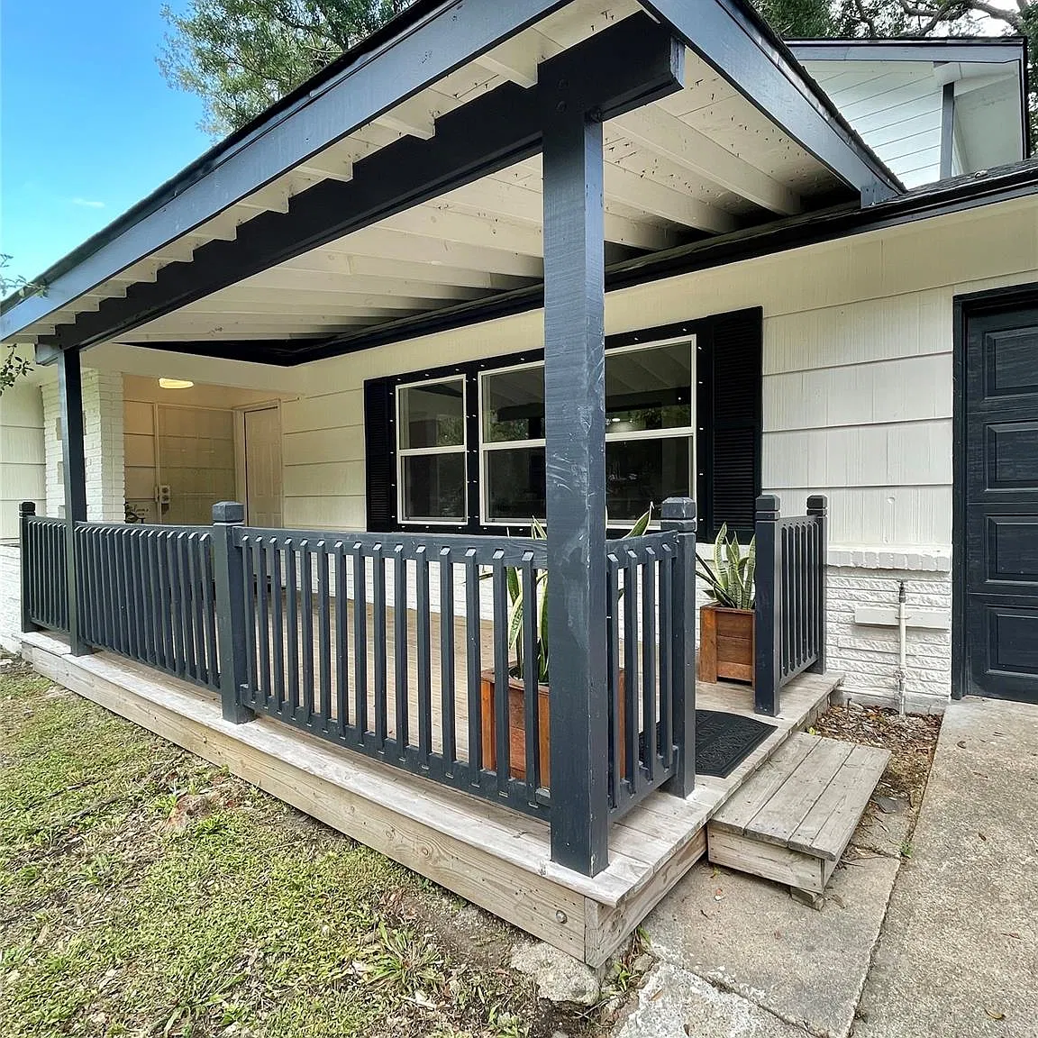 3 bed, 1.0 bath, 1450 sqft, $1,695 — Photo 3