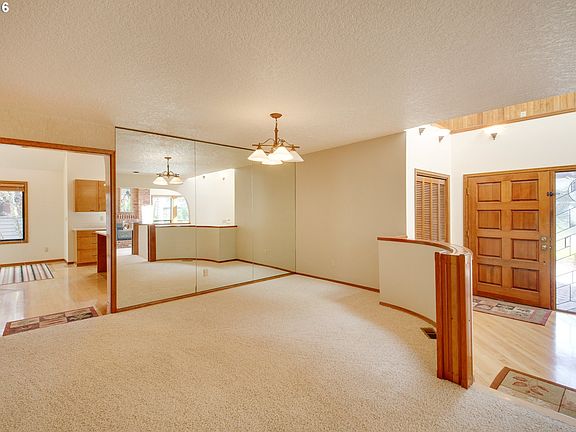5th image of 554 NE Geraldine Dr