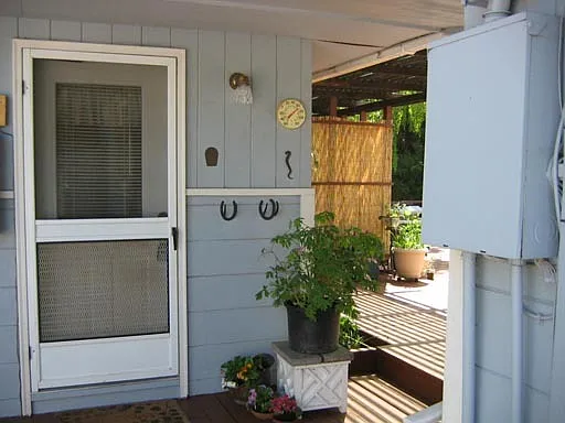874 Glendale Ave — Photo 1