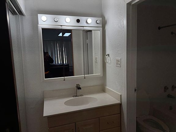 2nd image of 43420 Kings Way #338