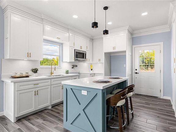 2nd image of 2401 Via Roma Ln