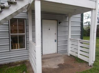 105 Clear Lake Rd APT B, Highlands, TX 77562