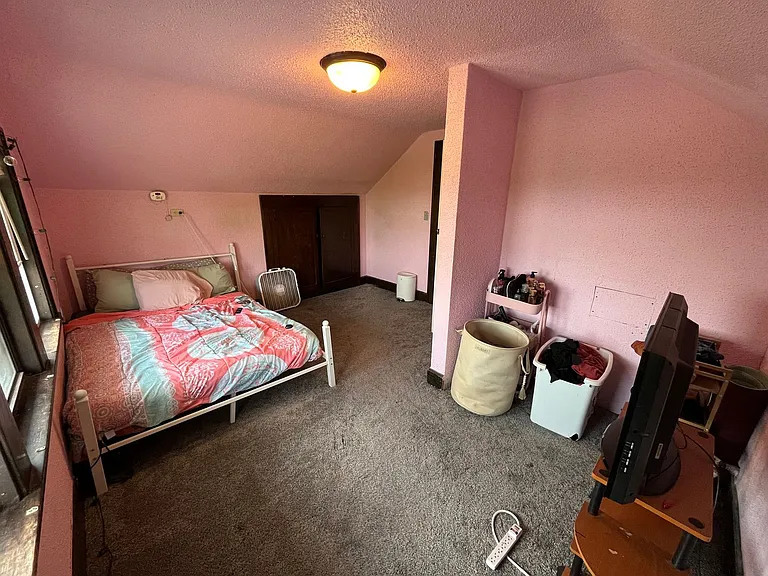 2214 W 5th St — Photo 17