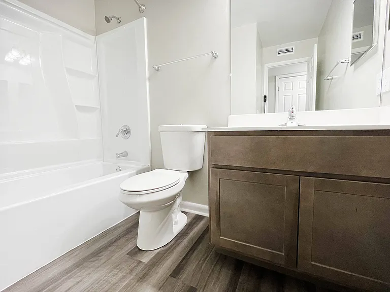 Crown Ridge Apartments — Photo 31