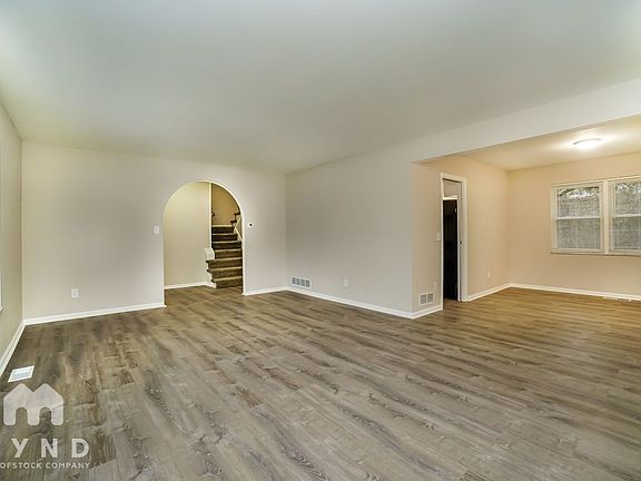 4th image of 2675 Kenview Rd S