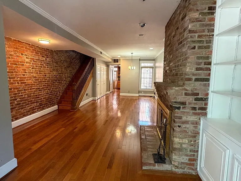 602 9th St NE #1 — Photo 5