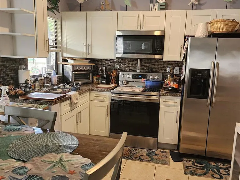 2915 San Remo Cir — Photo 2