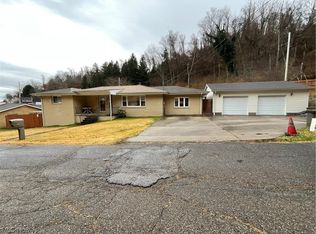 715 Spring Haven Dr, Martins Ferry, OH 43935