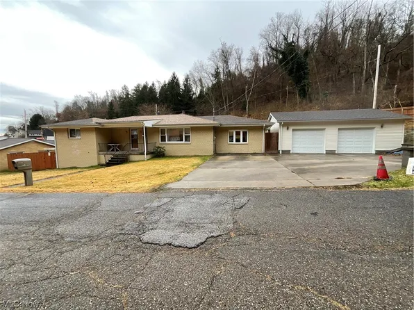 715 Spring Haven Dr, Martins Ferry, OH 43935