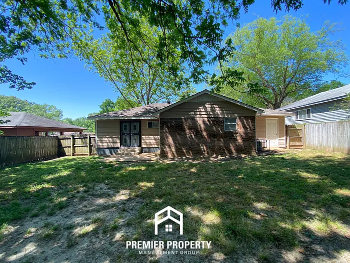 4040 Sandburg St — Photo 21