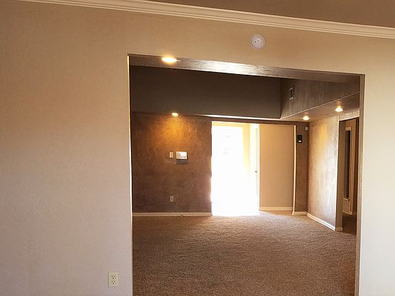Dining Room toward Great Rm