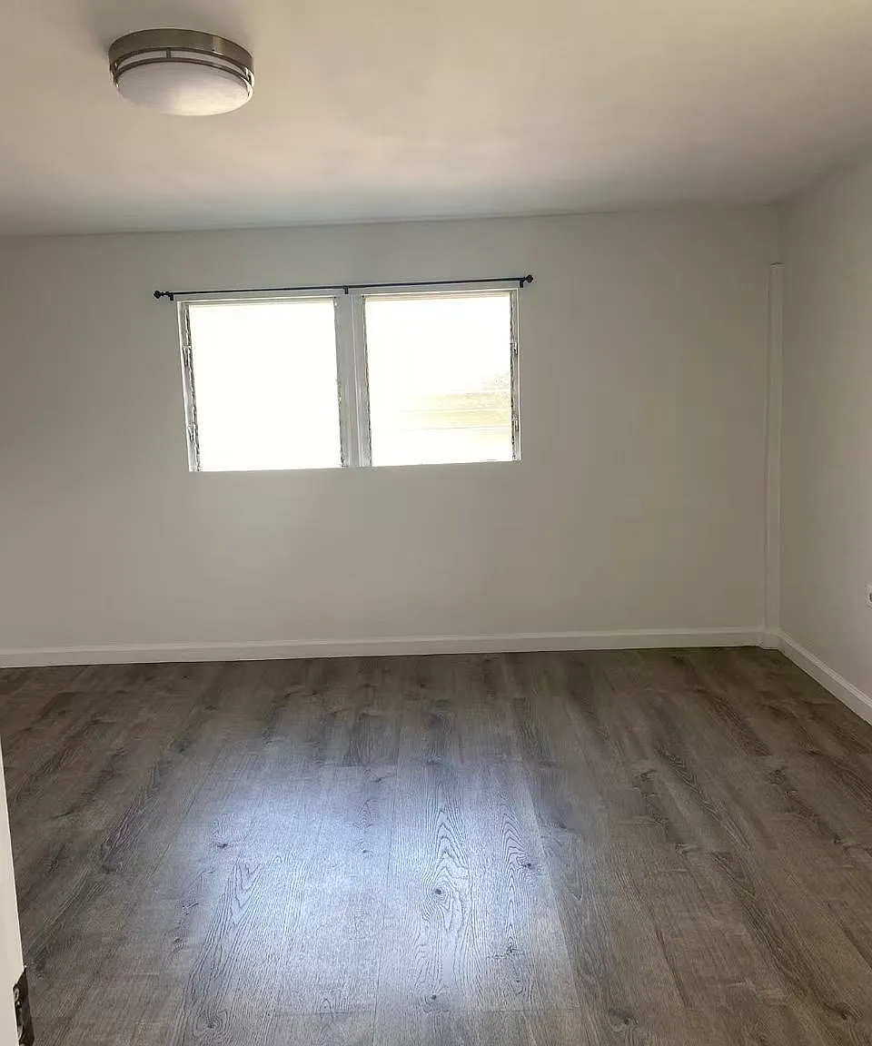 2 bed, 540 sqft, $2,200 — Photo 3
