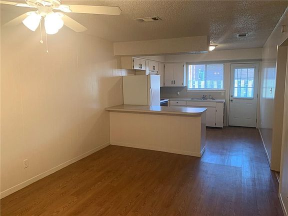 4th image of 908 Emile St #4