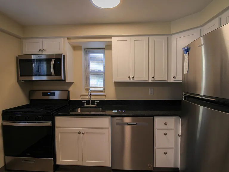 25 Lincoln Ave — Photo 3