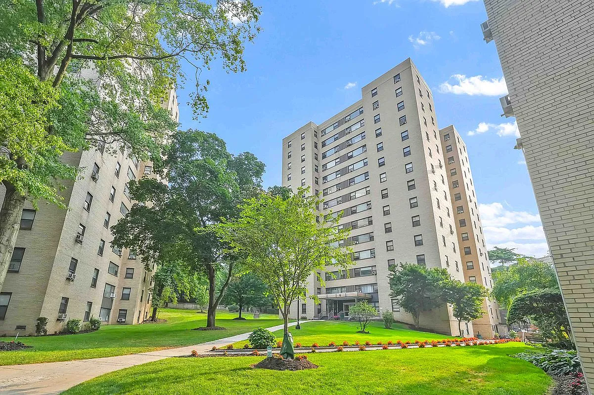 6 Fordham Hill Oval APT 11G photo 1