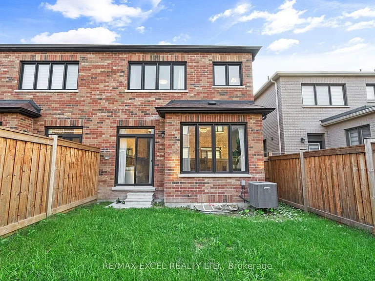 37 Macpherson St — Photo 6