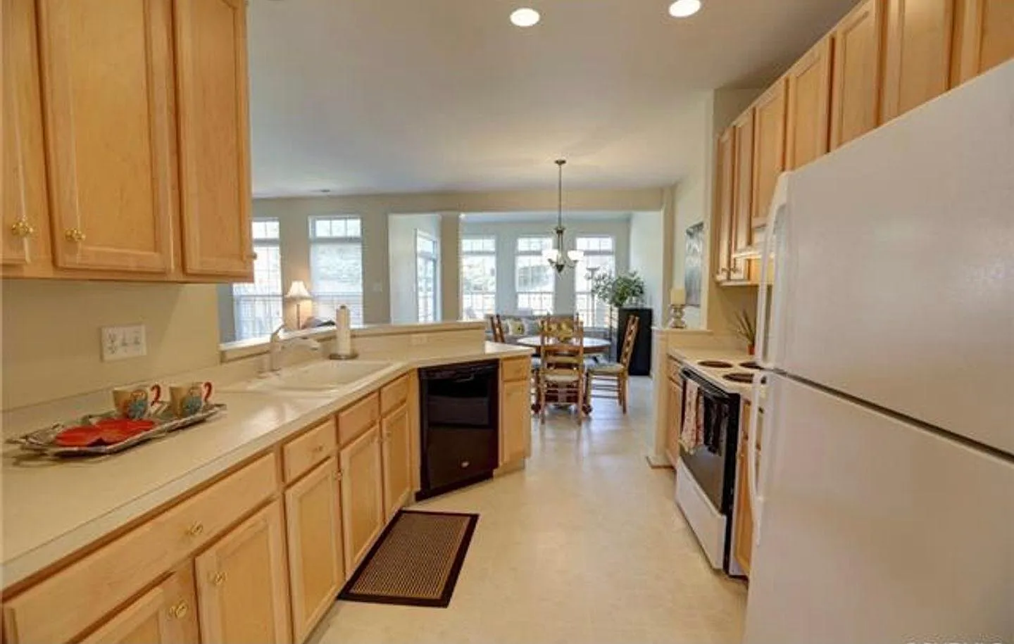 3 bed, 2.5 bath, 1966 sqft, $2,200 — Photo 4