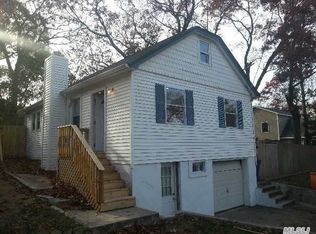 44 Sunburst Dr, Rocky Point, NY 11778