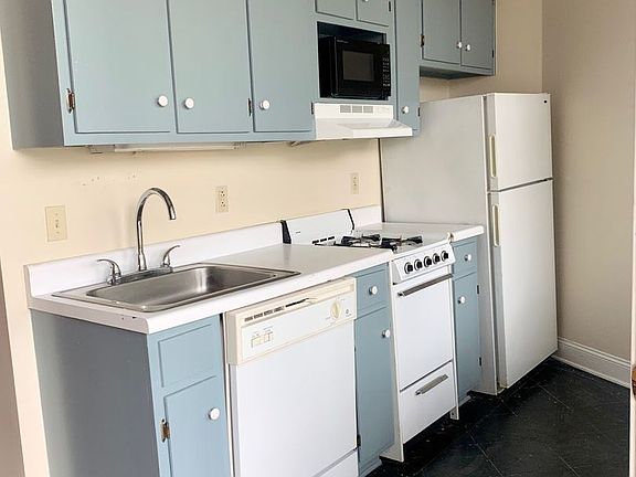 5th image of 612 University Dr APT 8