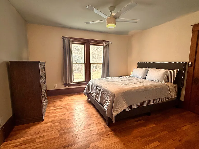 Upstairs front bedroom