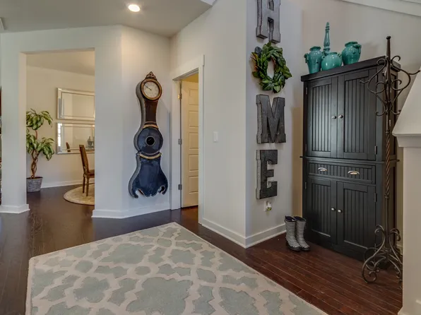 1324 Gentry Dr, Clarksville, TN 37043