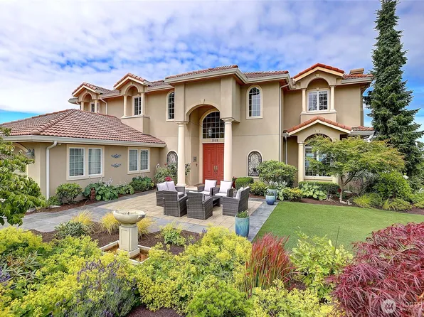 1009 Kingswood Drive, Camano Island, WA 98282
