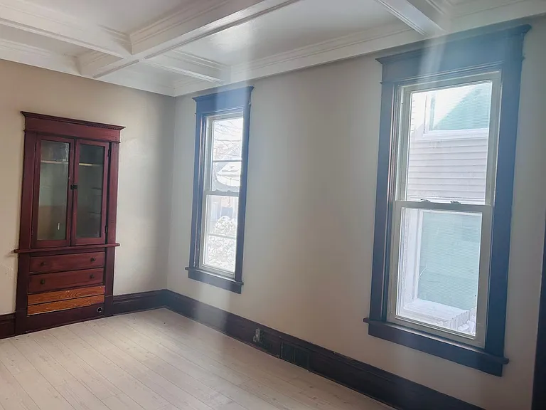 440 Winona St — Photo 15