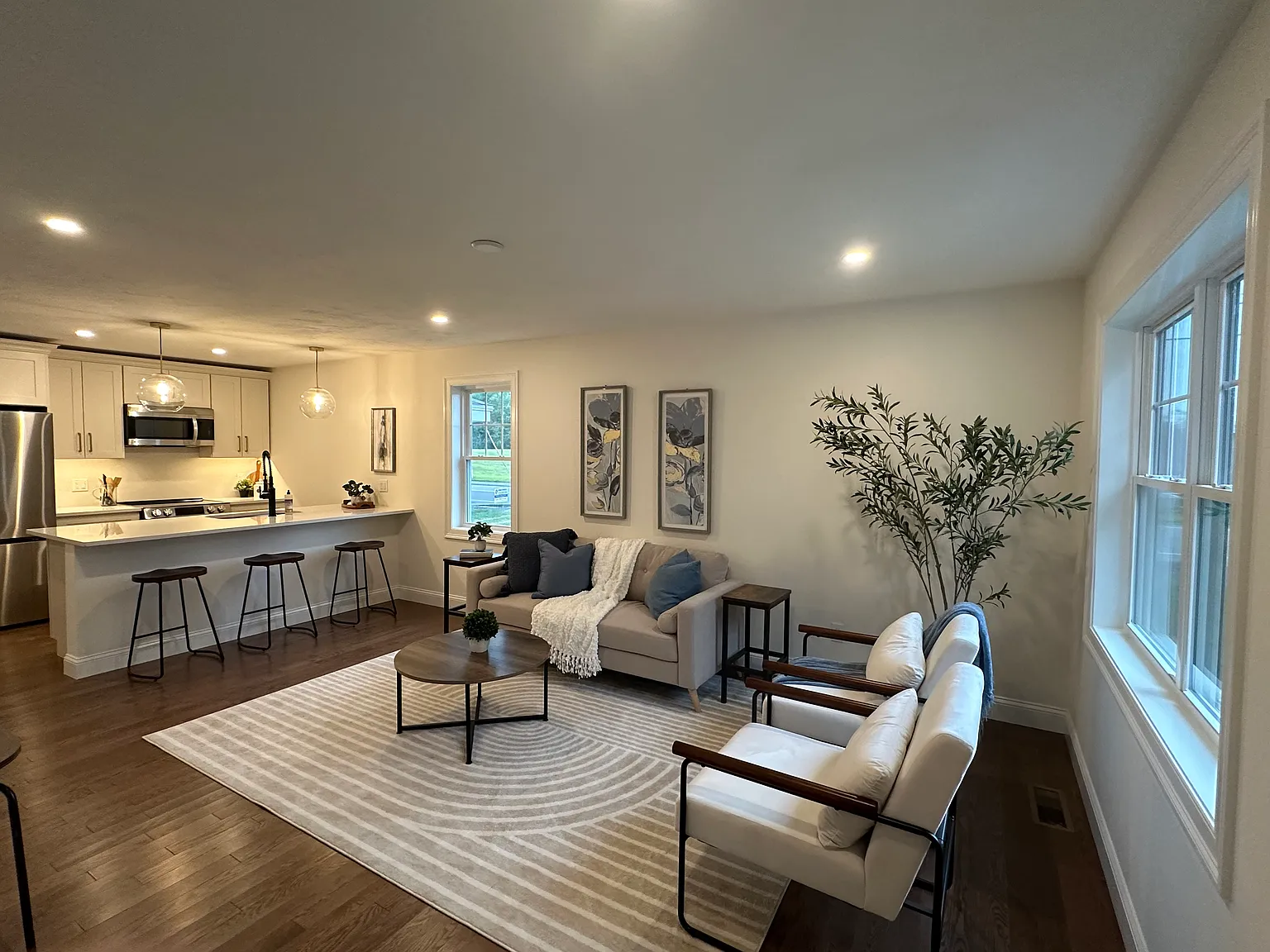 2 bed, 1200 sqft, $2,800 — Photo 2