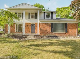 25695 Branchaster Rd, Farmington Hills, MI 48336