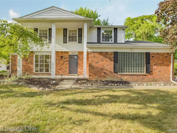 25695 Branchaster Rd, Farmington Hills, MI 48336