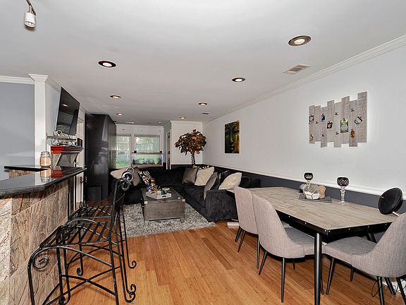 5th image of 1376 E Wyndham Cir #105