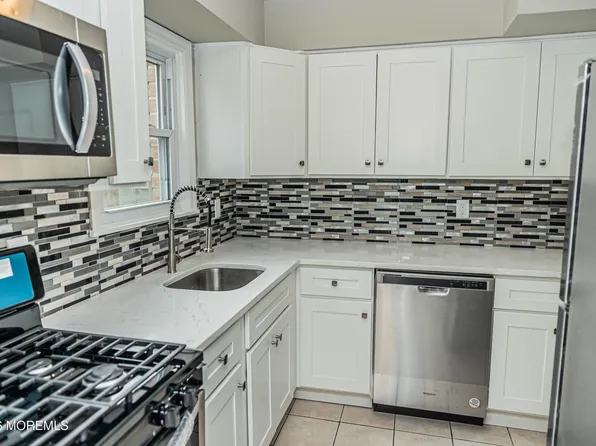 18 Windsor Ter #18, Freehold, NJ 07728