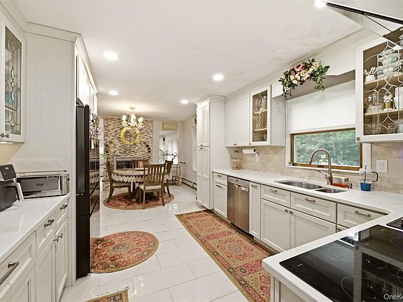5th image of 19 Eckernkamp Drive