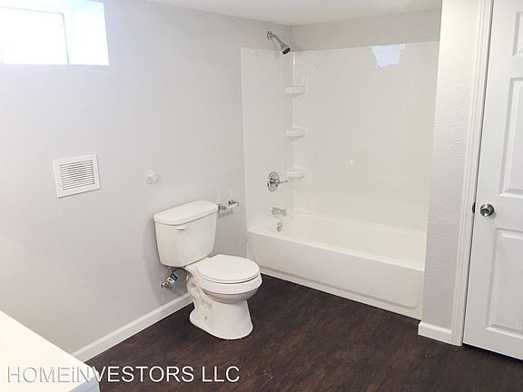 5th image of 131 Vanpreter Ave
