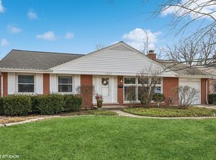 1307 Warrington Rd, Deerfield, IL 60015