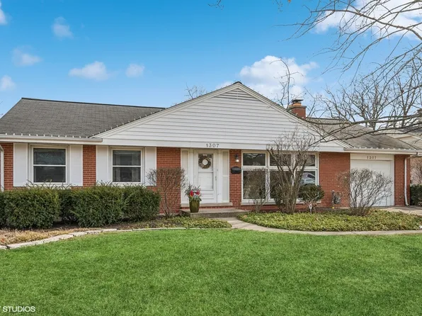 1307 Warrington Rd, Deerfield, IL 60015