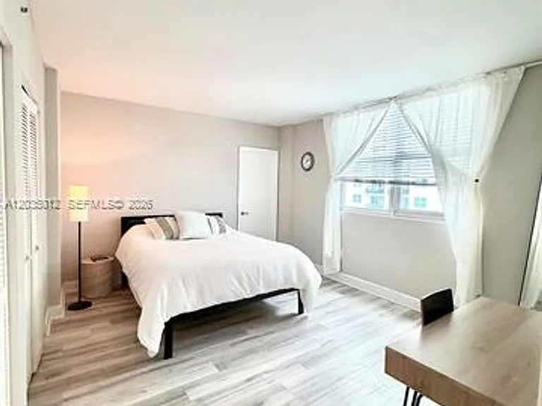 7501 E Treasure Dr #6T — Photo 11