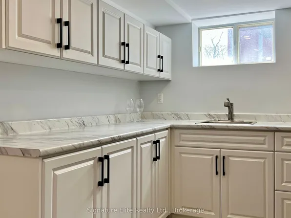 34 Ovida Ave, Toronto, ON M9B 1E1