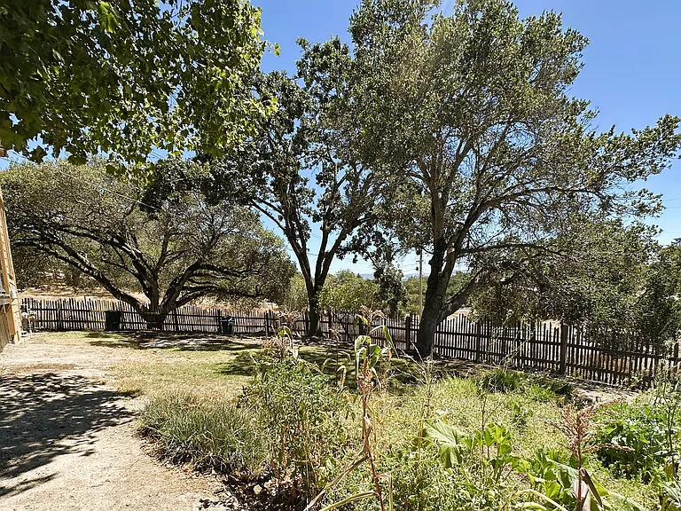 402 Ormsby Ln — Photo 30