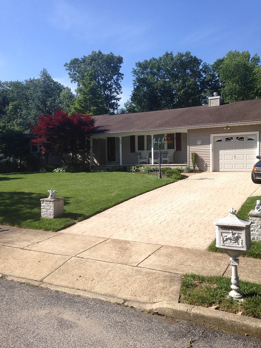 859 Derry Dr photo 1