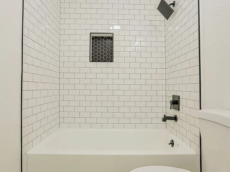 1816 N Gramercy Pl — Photo 11