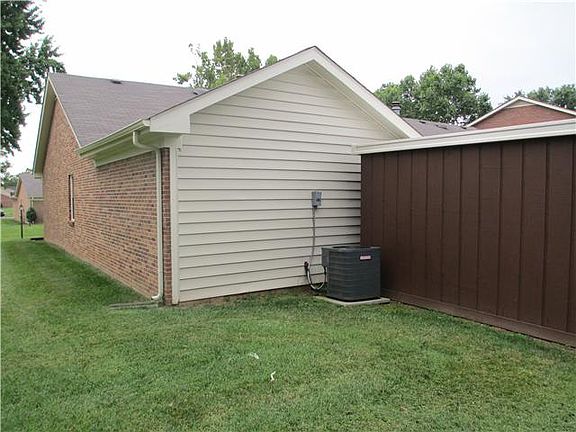 3rd image of 1131 E Northfield Blvd