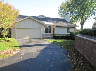 1909 Country Ln #1, Lake Orion, MI 48360