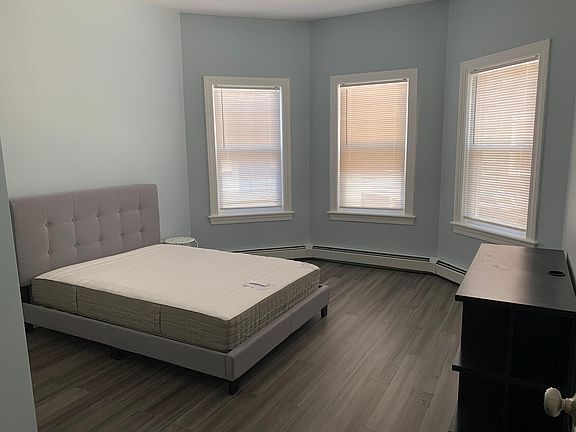 5th image of 109 Arnold St Floor 1
