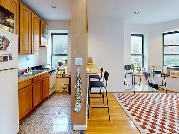 2nd image of 104 2nd Ave APT 5