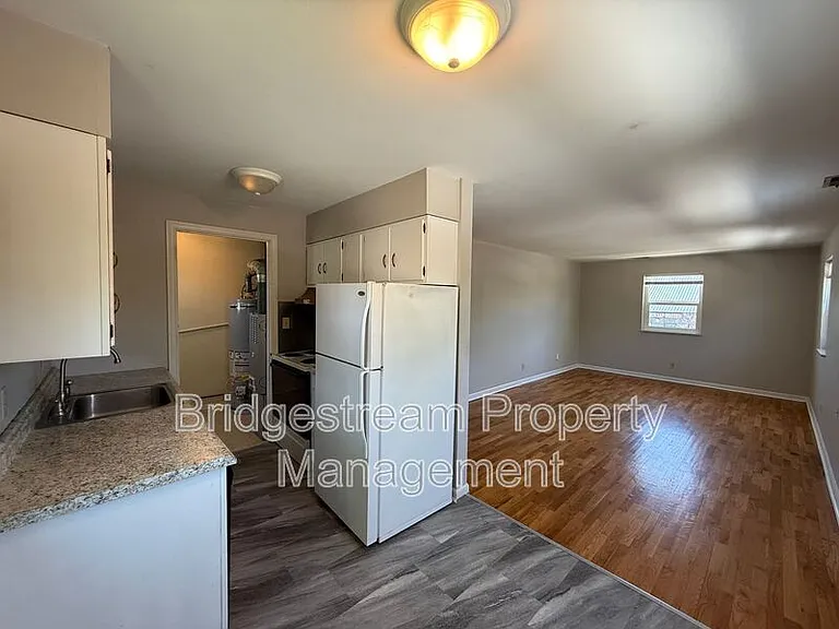 92 W Franklin St #3 — Photo 4